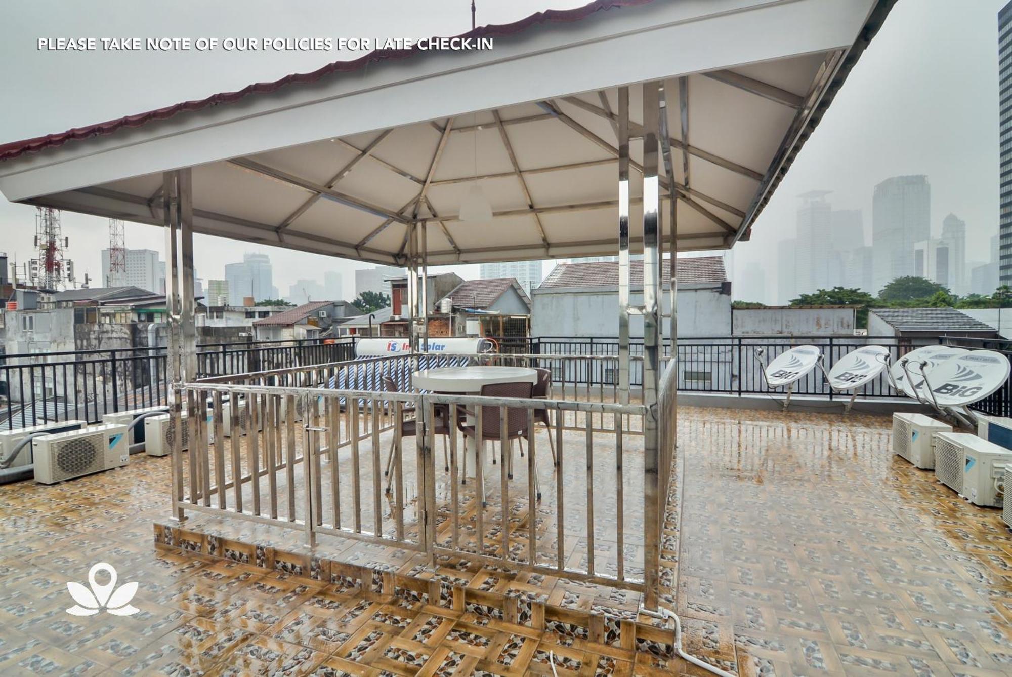 Zen Rooms Near Stasiun Sudirman Jakarta Kültér fotó